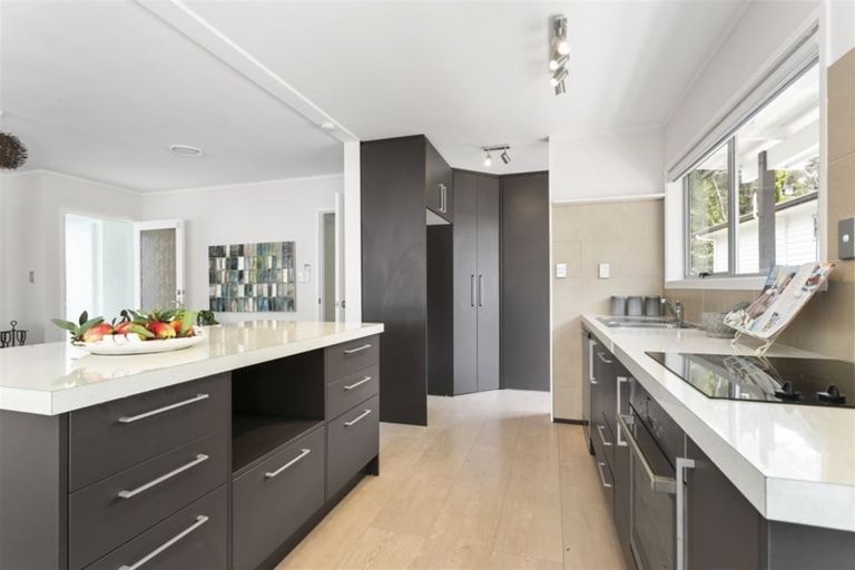 Photo of property in 21 Fairmount Road, Titirangi, Auckland, 0604