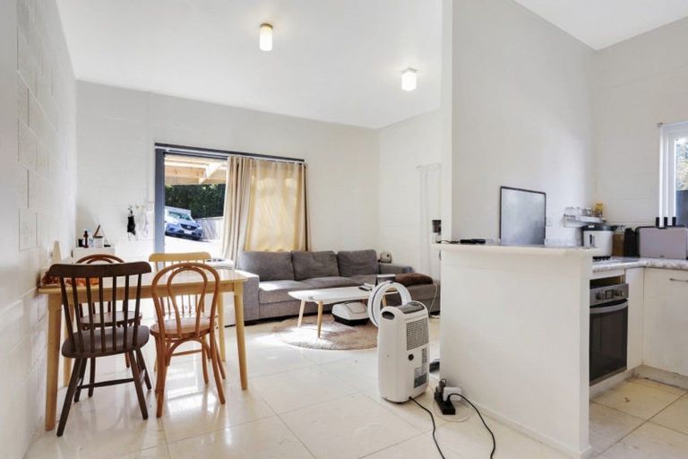 Photo of property in 1 Gamble Way, Massey, 0614