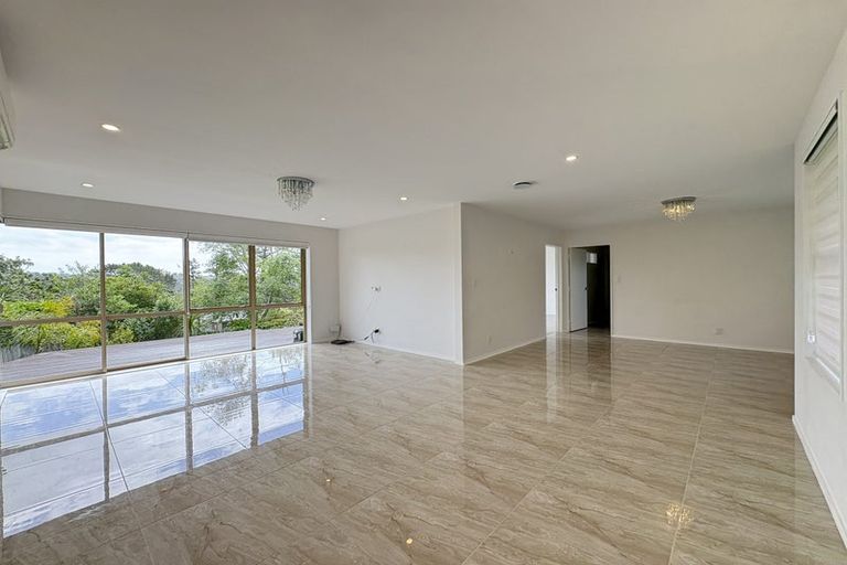 Photo of property in 17 Meteor Place, Schnapper Rock, Auckland, 0632