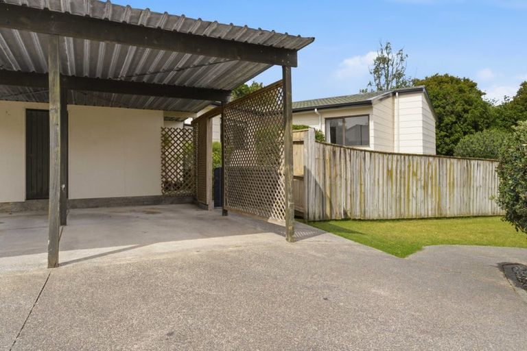 Photo of property in 2/26 Sunward Rise, Glenfield, Auckland, 0629