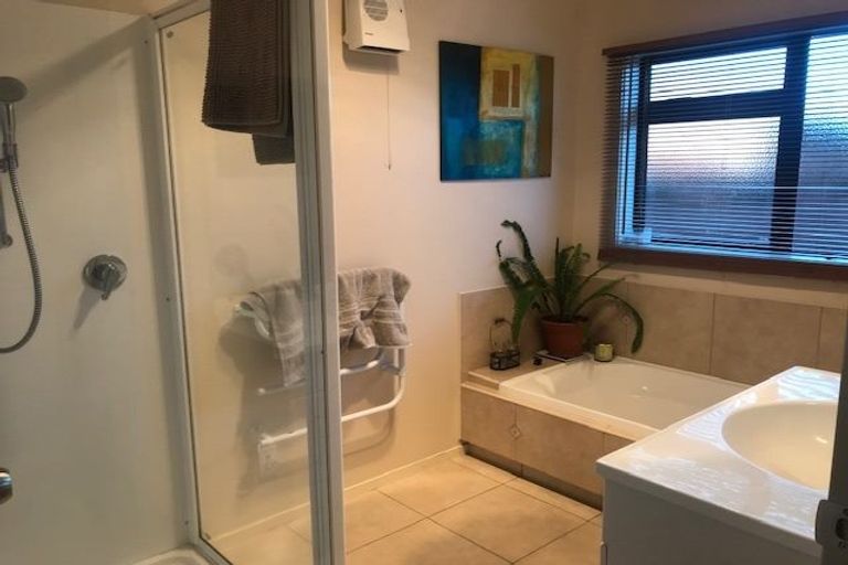 Photo of property in 18 Sarah Place, Papamoa Beach, Papamoa, 3118
