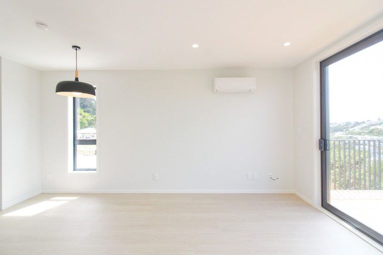 Photo of property in 72 Tiketike Way, Brooklyn, Wellington, 6021