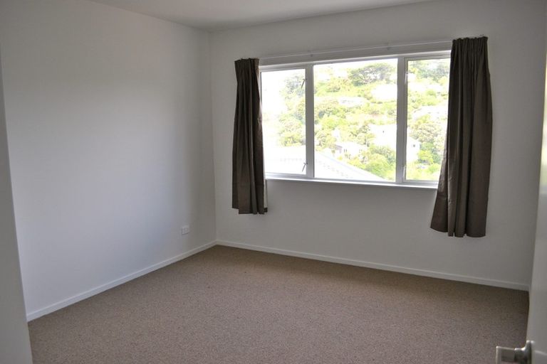 Photo of property in 8 Kopiko Way, Brooklyn, Wellington, 6021