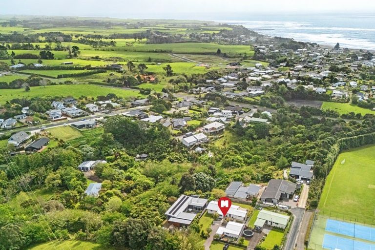 Photo of property in 46 Donnelly Street, Oakura, 4314