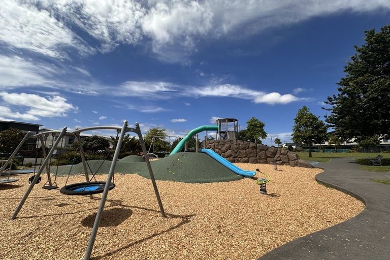 Photo of property in 19 Oyster Drive, Whenuapai, 0618