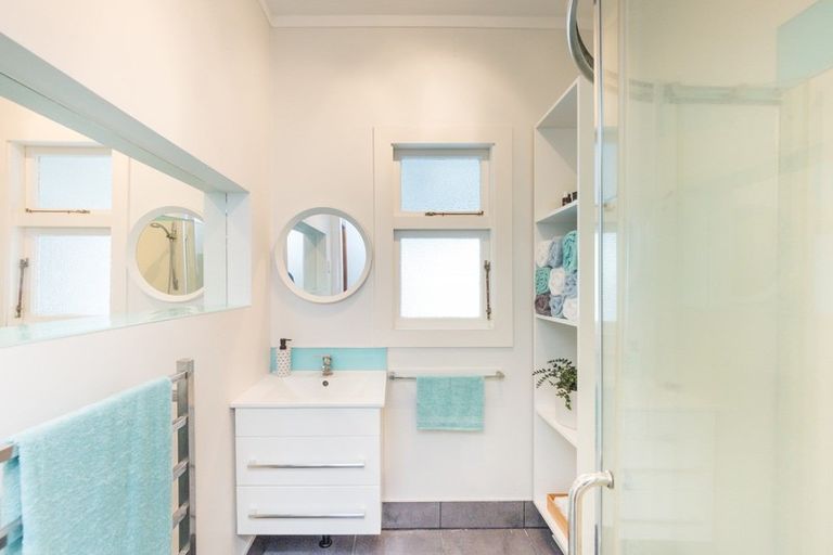 Photo of property in 19 Featherston Street, Takaro, Palmerston North, 4412