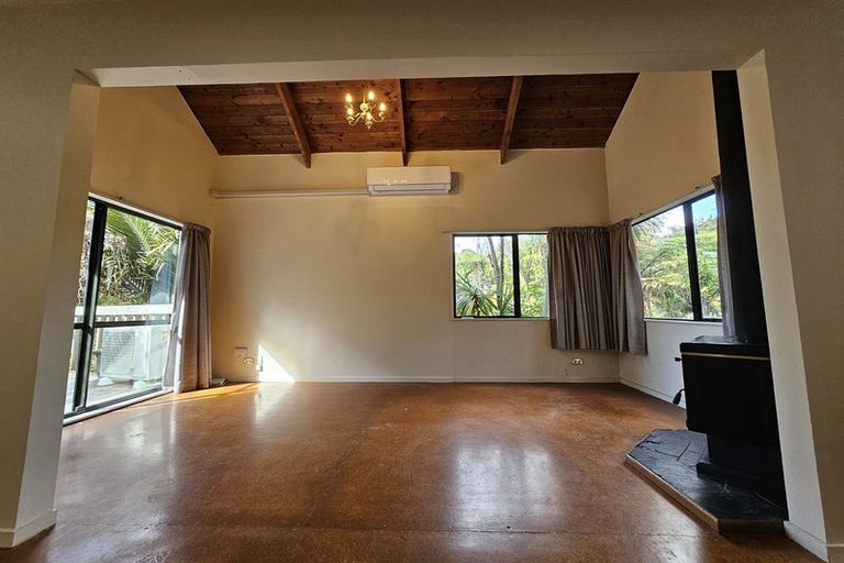 Photo of property in 52 Sunnyhaven Avenue, Beach Haven, Auckland, 0626