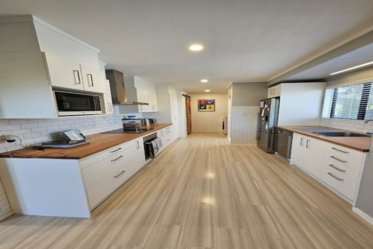 Photo of property in 19b Aorangi Road, Paraparaumu, 5032