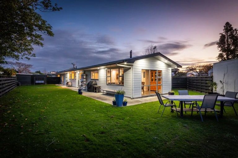 Photo of property in 17 Anaru Place, Awapuni, Palmerston North, 4412