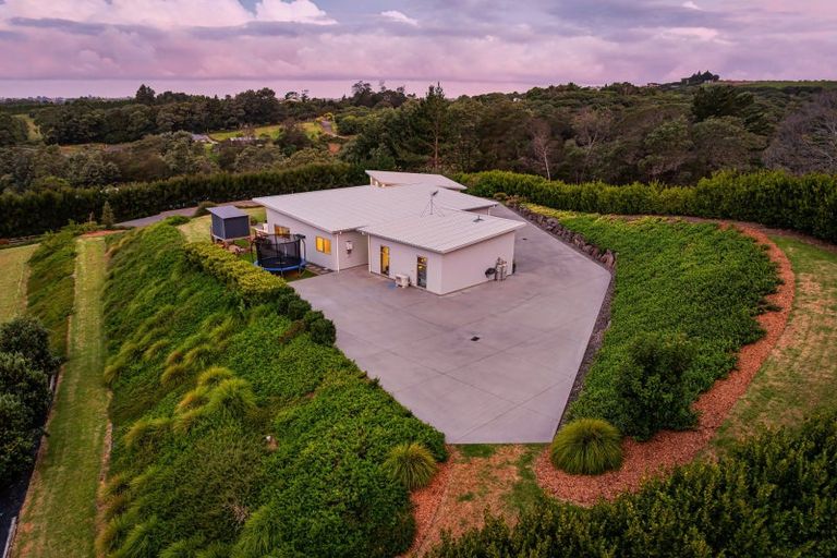 Photo of property in 33 Hakao Road, Minden, Tauranga, 3171