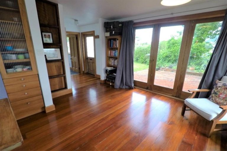 Photo of property in 33 Harland Street, Brooklyn, Wellington, 6021