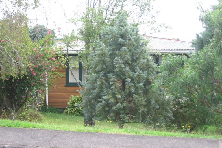 Photo of property in 16 Deane Avenue, Titirangi, Auckland, 0604