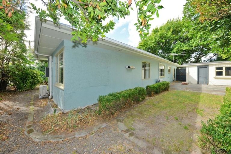 Photo of property in 61 Searells Road, Strowan, Christchurch, 8052