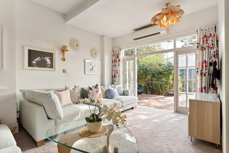 Photo of property in 20 Hargest Crescent, Saint Kilda, Dunedin, 9012