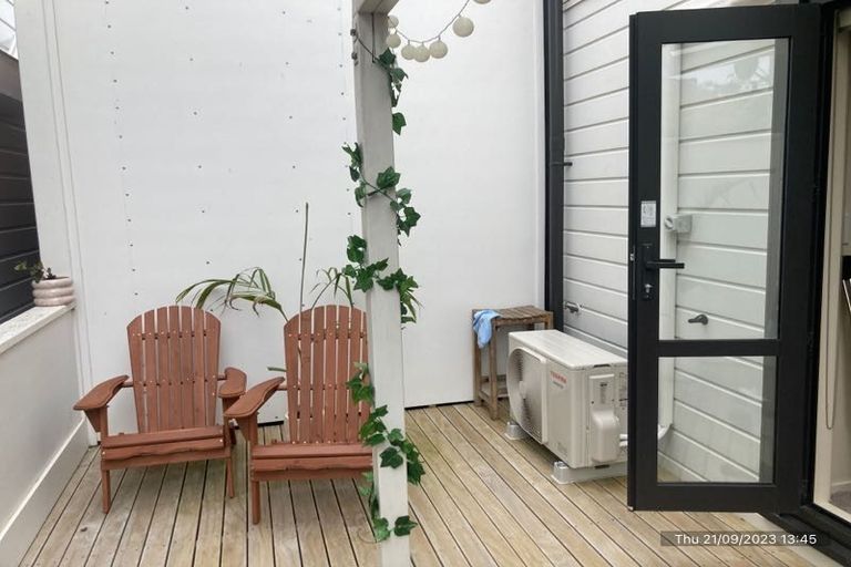 Photo of property in 2/240 The Terrace, Wellington Central, Wellington, 6011