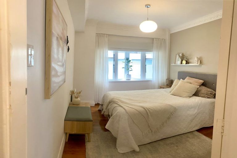 Photo of property in Sunhaven Flats, 262 Oriental Parade, Oriental Bay, Wellington, 6011