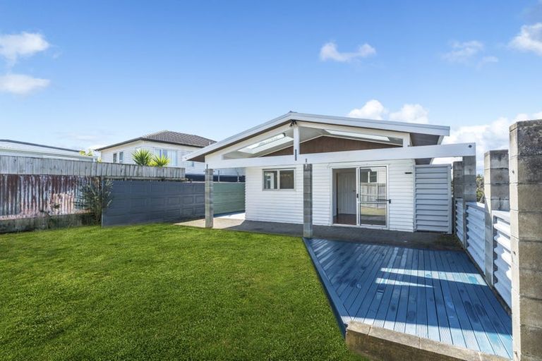 Photo of property in 3 Spargo Road, Massey, Auckland, 0614