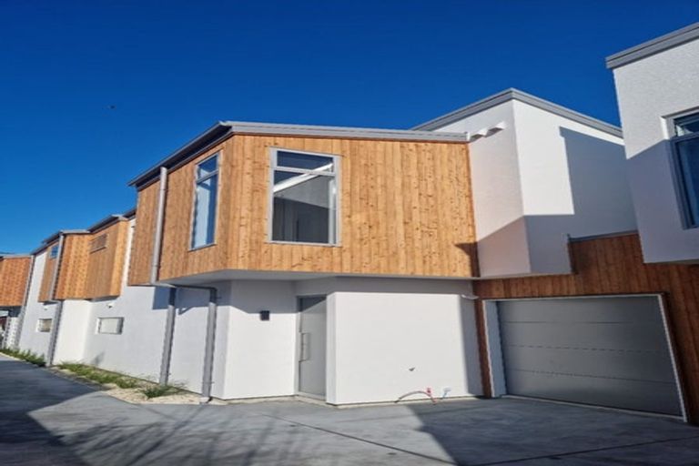 Photo of property in 2/173 Edgeware Road, Edgeware, Christchurch, 8013