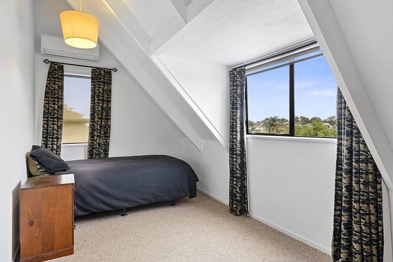 Photo of property in 14 Winstone Place, Highlands Park, New Plymouth, 4312