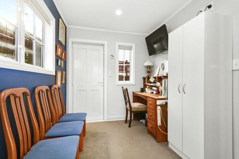 Photo of property in 74 Kiwi Crescent, Tawa, Wellington, 5028