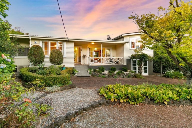 Photo of property in 63 Forrest Hill Road, Milford, Auckland, 0620