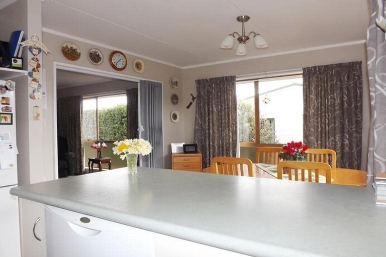 Photo of property in 10 Te Kama Street, Levin, 5510