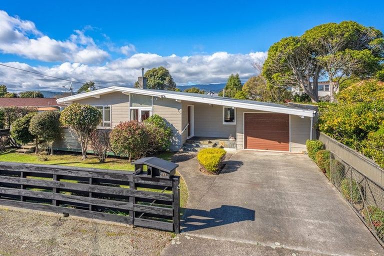 Photo of property in 32 Domain Road, Otaki, 5512