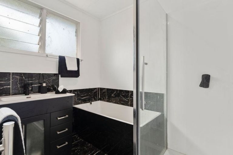 Photo of property in 45 Makiri Street, Helensville, 0800