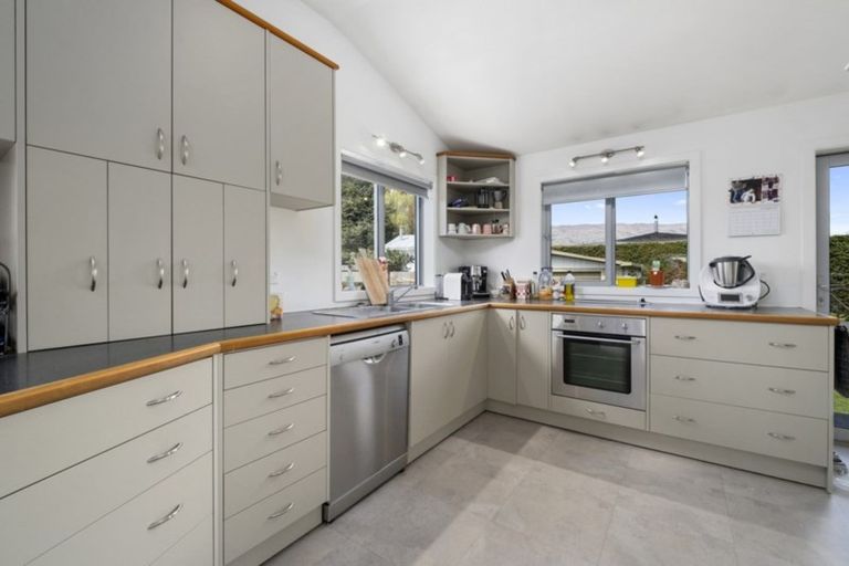 Photo of property in 23 Kennedy Crescent, Wanaka, 9305