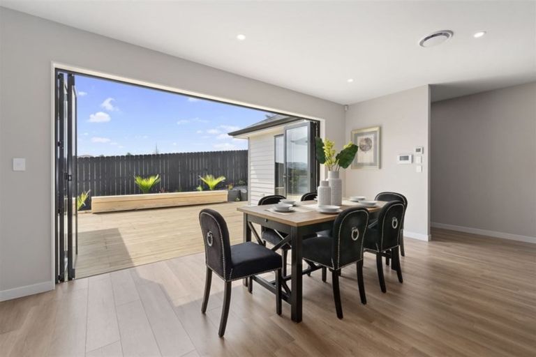 Photo of property in 61 Symes Drive, Red Beach, 0932