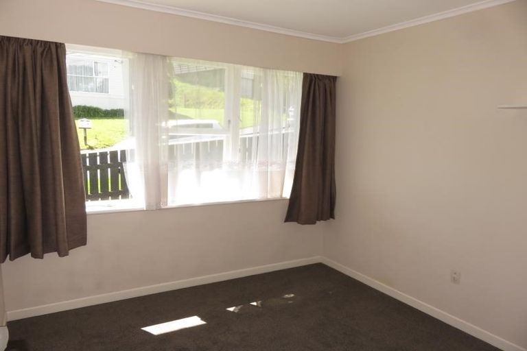 Photo of property in 16 Omega Street, Newlands, Wellington, 6037