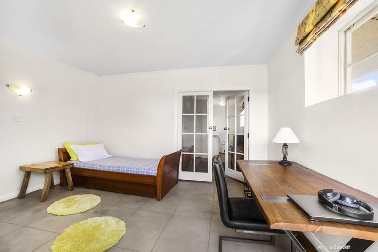 Photo of property in 12 Veronica Street, Brooklyn, Wellington, 6021