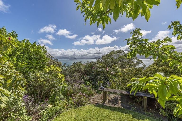 Photo of property in 25 Tai Paku Paku Road, Karaka Bays, Wellington, 6022