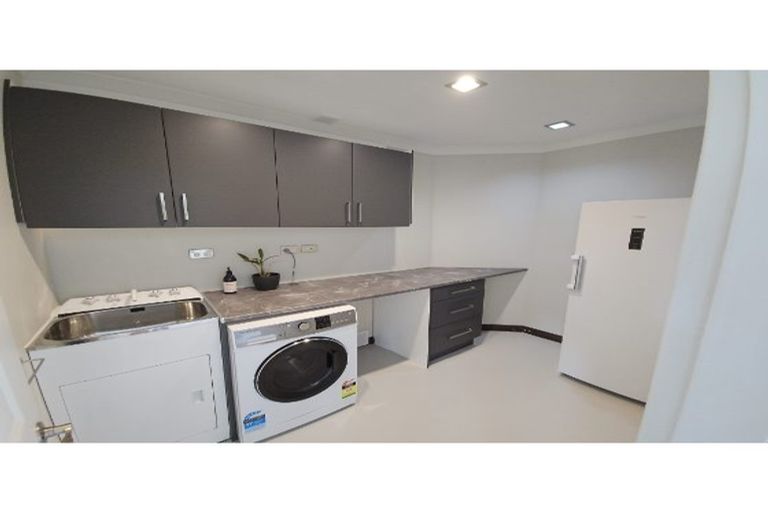 Photo of property in 94 Pohutukawa Drive, Levin, 5571