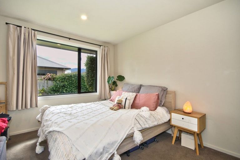 Photo of property in 7 Haddow's Place, Lake Hayes, Queenstown, 9304