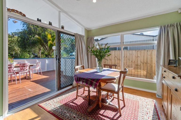 Photo of property in 11 Arosa Place, Forrest Hill, Auckland, 0620