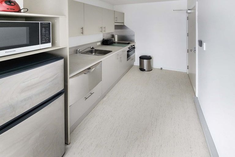 Photo of property in Terrace Heights Apartments, 2/163p The Terrace, Wellington Central, Wellington, 6011