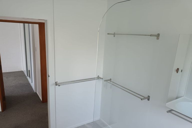 Photo of property in 18 Otaika Road, Woodhill, 0110