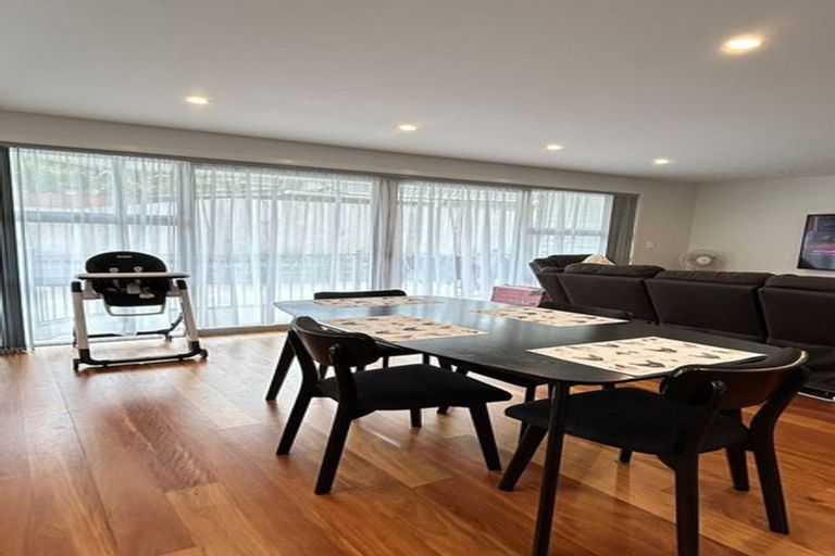 Photo of property in 23a Sequoia Place, Sunnynook, Auckland, 0620