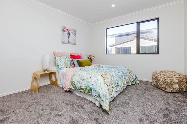 Photo of property in 100 Seymour Road, Sunnyvale, Auckland, 0612