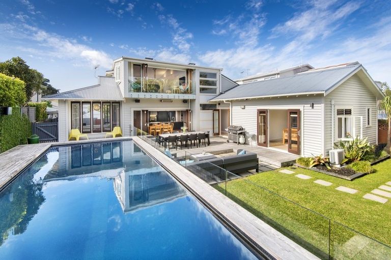 Photo of property in 19 Hamana Street, Narrow Neck, Auckland, 0622