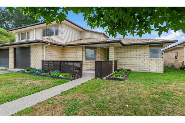 Photo of property in 33/64 Kawaha Point Road, Kawaha Point, Rotorua, 3010