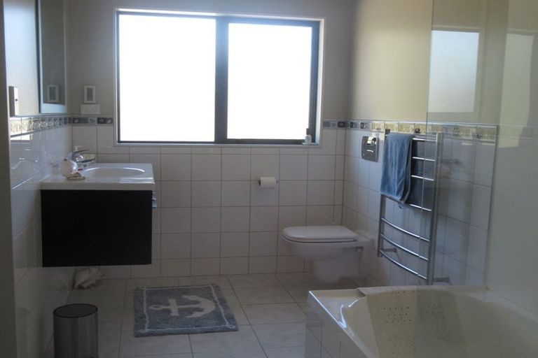 Photo of property in 3 Moss Lane, Raumati Beach, Paraparaumu, 5032