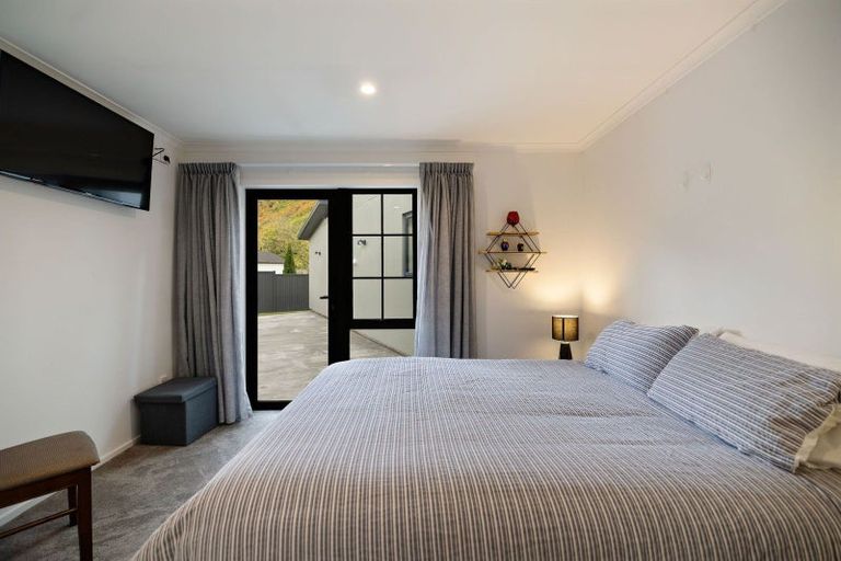 Photo of property in 18 Norfolk Street, Arrowtown, 9302