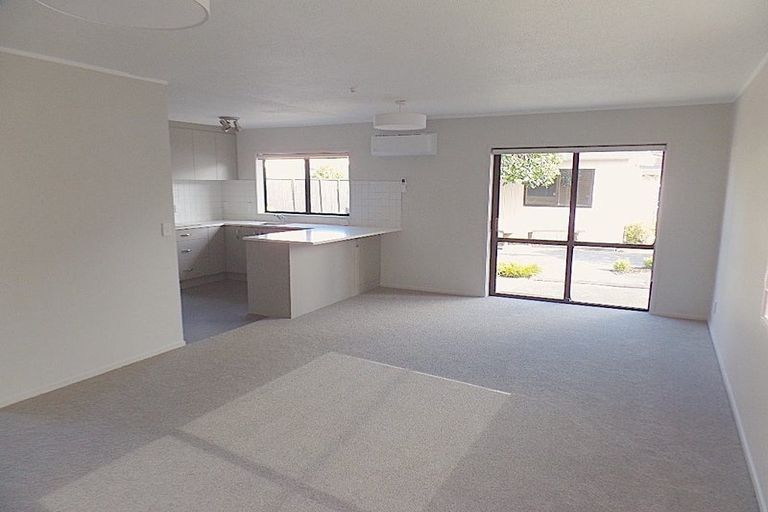 Photo of property in 2/92 Nile Road, Milford, Auckland, 0620