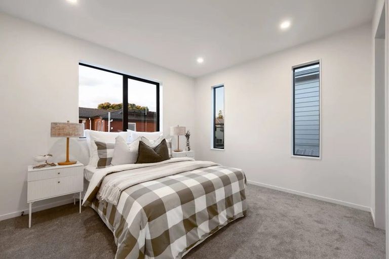 Photo of property in 3b Dawnhaven Drive, Te Atatu Peninsula, Auckland, 0610