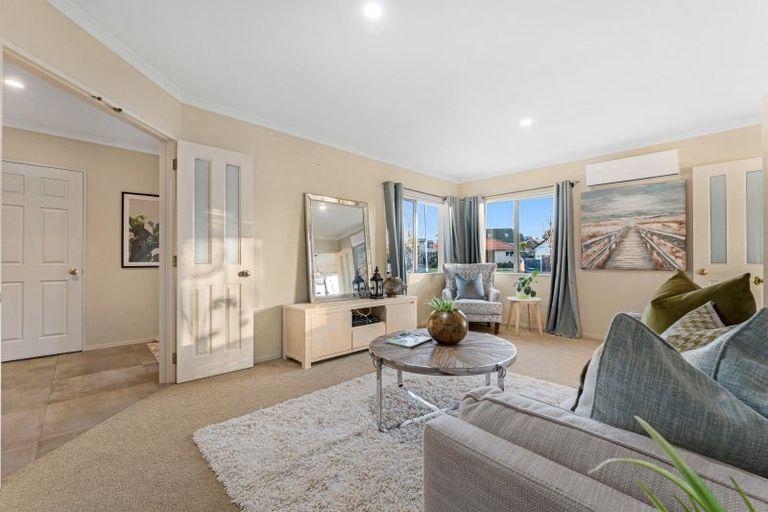 Photo of property in 32 Starlight Cove, Hobsonville, Auckland, 0618
