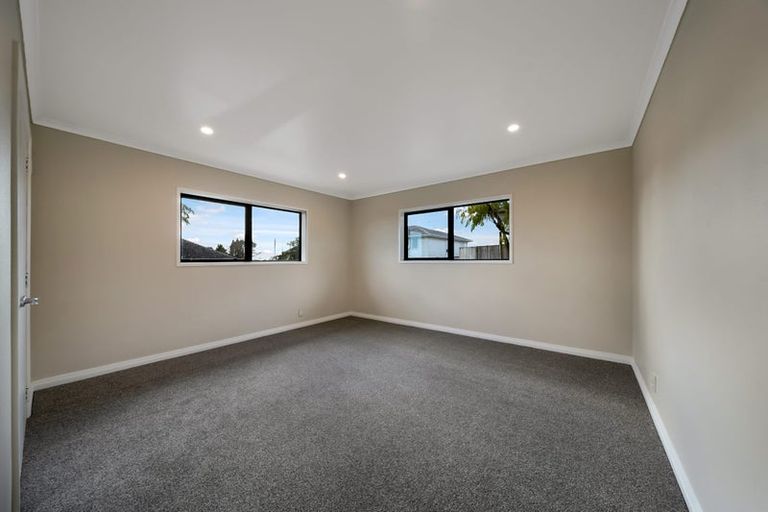 Photo of property in 4190a Great North Road, Glendene, Auckland, 0602