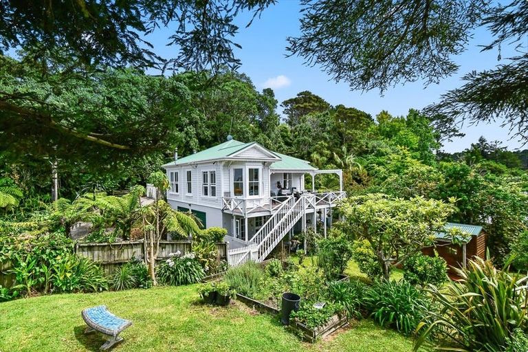 Photo of property in 196 Wade River Road, Wade Heads, Whangaparaoa, 0932