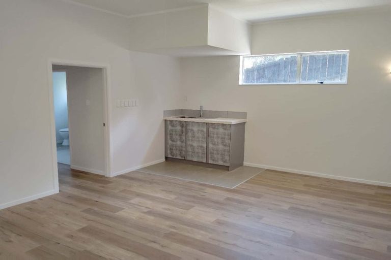 Photo of property in 4 Selwyn Avenue, Glen Eden, Auckland, 0602